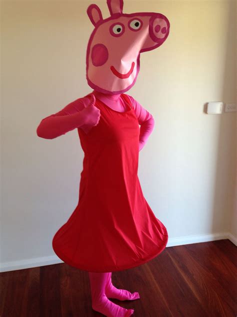 DIY Peppa Pig Costume Head: Paint and Cardboard Dress: Red fabric and ...