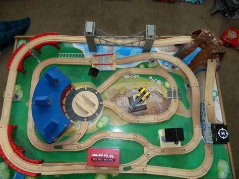 Thomas the Tank Engine Wooden Railway Track Layout with Roundhouse Sounds