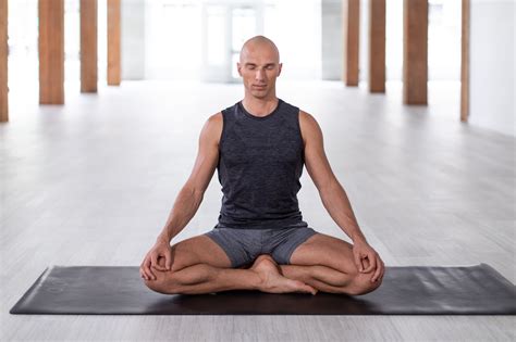 5 Poses for Meditation — Alo Moves