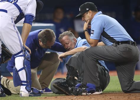 Umpire Dale Scott sustains concussion on foul tip - Chicago Tribune