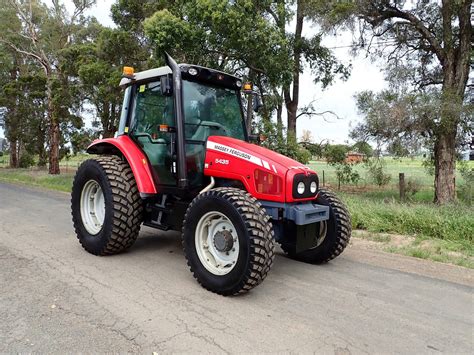 4WD Tractor vs 2WD Tractor: Which is Better for You?