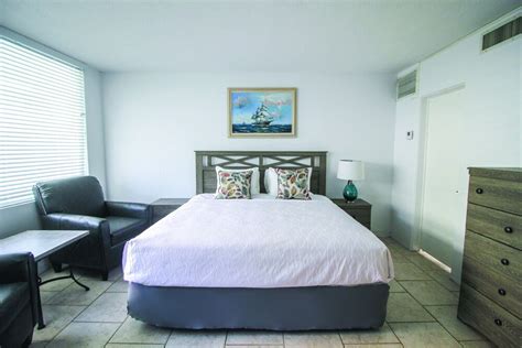 Sandalwood Beach Resort, St. Petersburg - Clearwater: $102 Room Prices ...