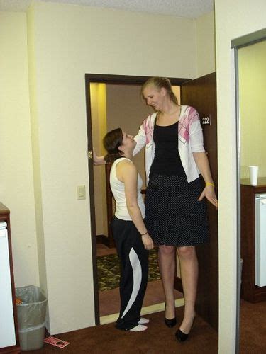 Gist Joint: Pictures of world tallest girls