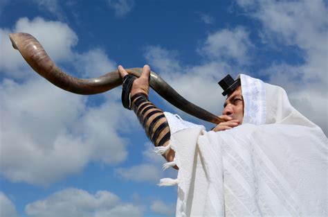 Yom Kippur - Traditional Egalitarian Services | JewishBoston