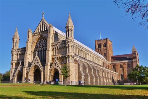 "St Albans Cathedral" by Graham Lines at PicturesofEngland.com