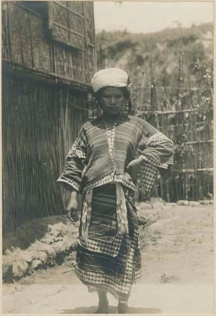 Benguet Igorot woman wearing traditional clothing – Objects – eMuseum