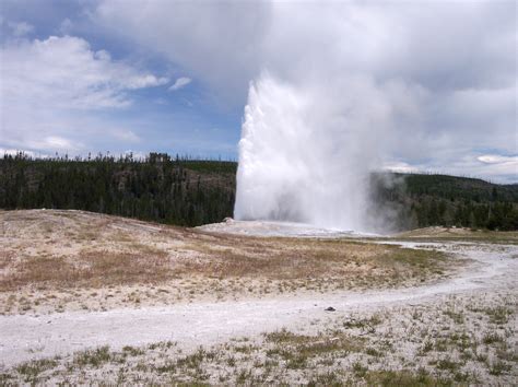 Must Visit Yellowstone National Park Once In Lifetime