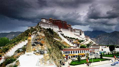 Potala Palace - Tibet - backiee