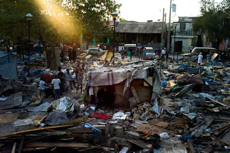 Earthquake In Haiti January 2010 - It killed over 300,000 people and ...