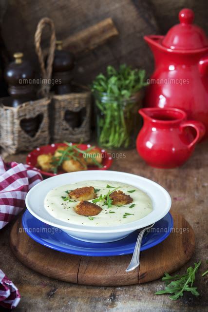 Potato and topinambur soup[22199085498]の写真素材・イラスト素材｜アマナイメージズ