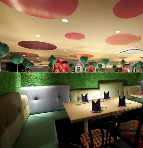 Amazing Alice in Wonderland-Themed Restaurant in Tokyo - ZANNALAND!