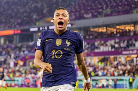 Mbappe boosts World Cup Golden Boot bid as France progress - Futbol on ...