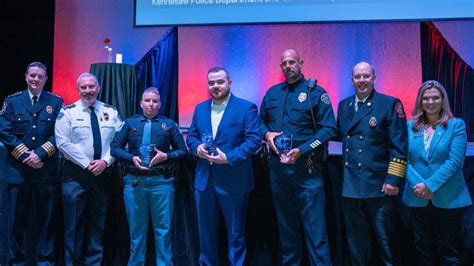 Two Kennesaw Police officers receive award for lake rescue | 11alive.com