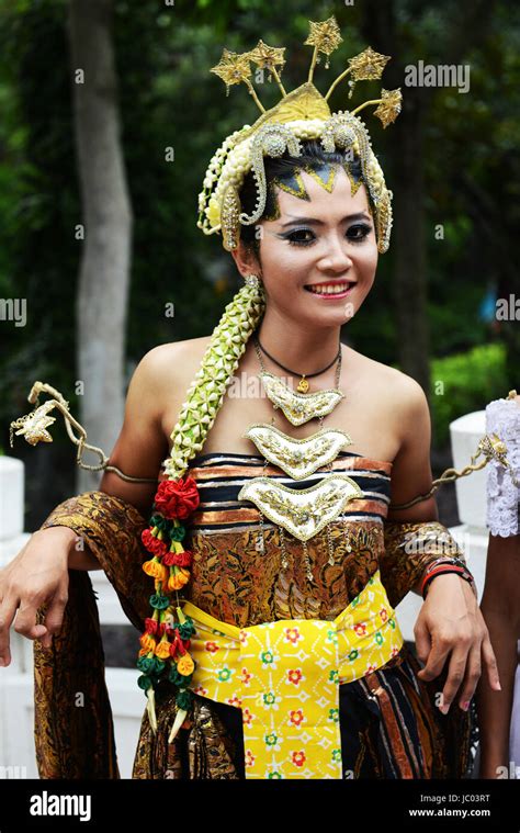 Traditional Indonesian Men