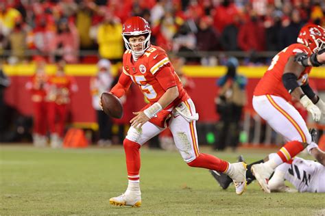 Patrick Mahomes Wins 2nd NFL MVP Award As Quarterback Guard Changes ...