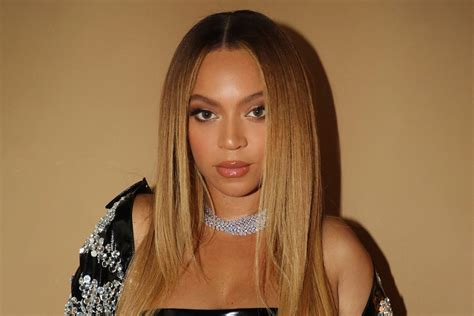 Beyoncé 'confirms' 2023 world tour during art auction appearance