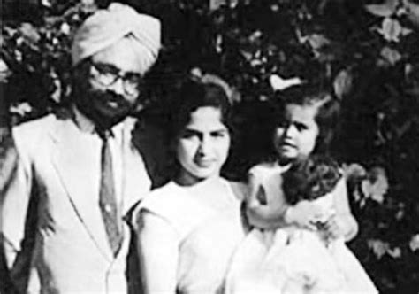 Rare pictures of outgoing PM Manmohan Singh and family – India TV