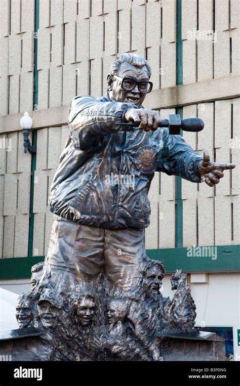 Harry Caray Statue at Chicago's Wrigley Baseball Field Stock Photo - Alamy