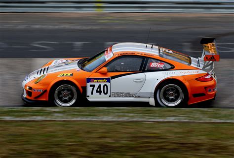 Porsche 911 GT3 R Hybrid races in the USA and China | FLATSIXES