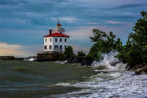 Fairport Harbor West Breakwater Lighthouse In Ohio Photograph by Larry ...