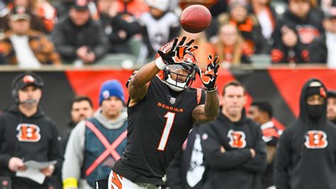 Joe Burrow 10 Yard Pass to Ja'Marr Chase | Week 14 Bengals Highlights ...