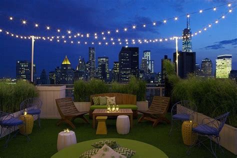 I'm pretty sure this deck has fake grass on it. | Rooftop patio design ...