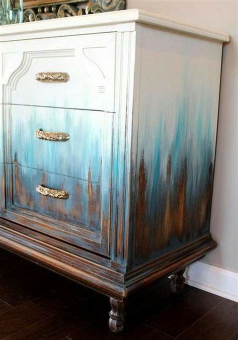 Ideas for using distressed furniture to create an impressive interior ...