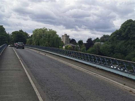 Cookham Bridge and the Ferry Inn - Cycle Routes and Map | Komoot