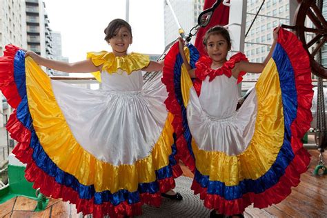 Related image | Colombian girls, Girl dancers, Colombia clothing