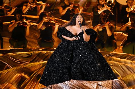 Lizzo Opens Grammys With Medley: Watch - Stereogum