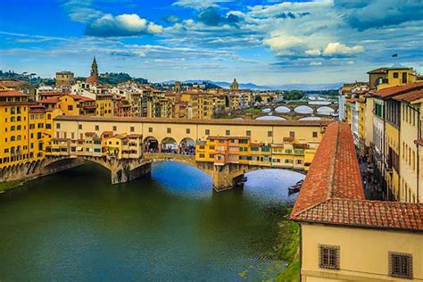 Jembatan Ponte Vecchio yang Dibangun di Atas Sungai Arno Florence ...