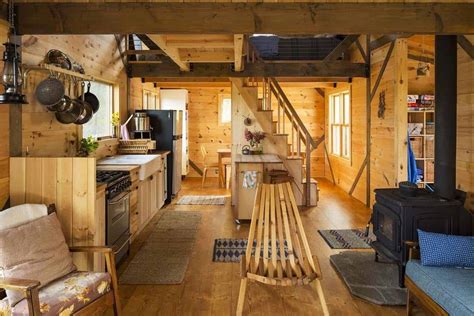 600-square-foot off the grid cabin surrounded by wilderness in Minnesota