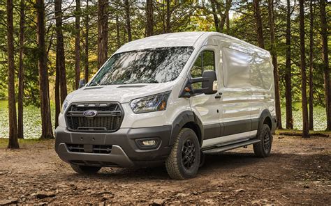 Ford Transit Trail 2023 : parfait pour la van life - Guide Auto