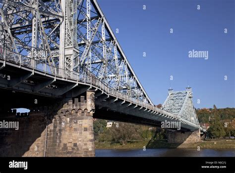 The Elbe bridge 'Blaues Wunder' (nasty surprise) between Blasewitz and ...