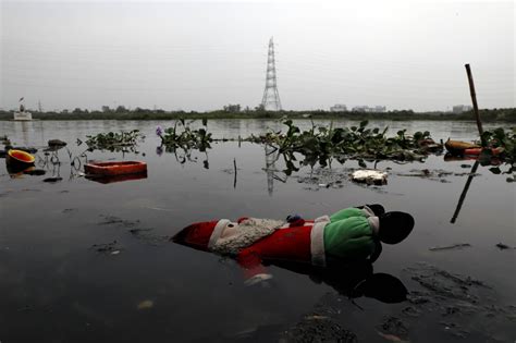 India's Yamuna River regains sparkle as coronavirus lockdown banishes ...