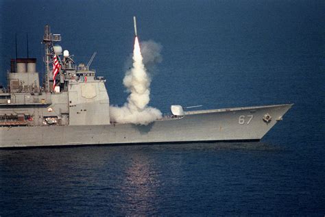 File:960903-N-0000X-002 Tomahawk Launch.jpg - Wikimedia Commons