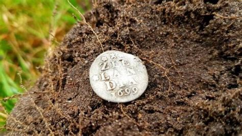 Metal Detecting Finds (39 pics)