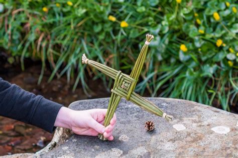 BRIGID’S CROSS: meaning and history of ancient Celtic symbol