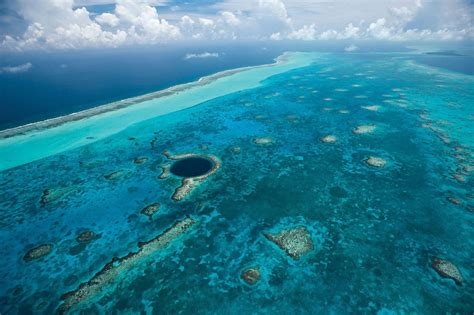 A Guide To The Beautiful Lighthouse Reef Atoll in Belize