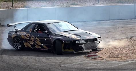 Check Out This Turbocharged R32 Skyline GT-R Drifting At The Track