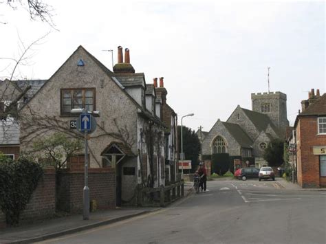 Thatcham Town Centre © Pam Brophy cc-by-sa/2.0 :: Geograph Britain and ...