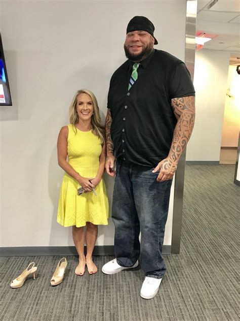 5’2 Dana Perino next to 6’7 Tyrus : r/samespecies