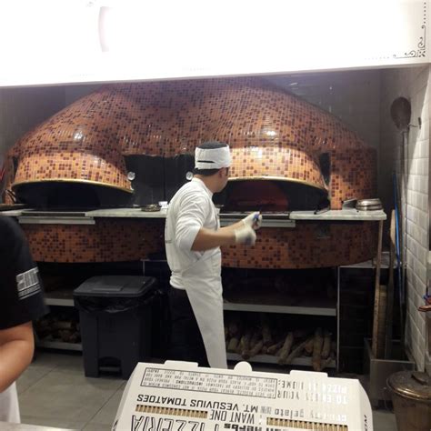 800 Degrees Neapolitan Pizzeria- The 'Subway' of Pizza