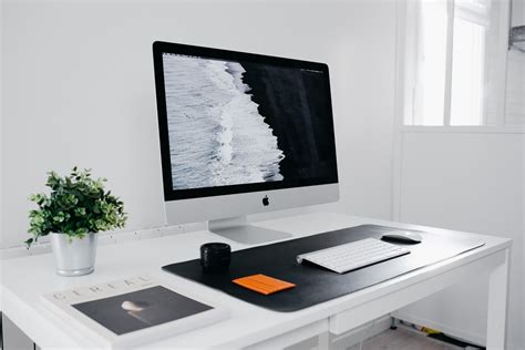 19 Minimalist DESK Setup Ideas to Improve Work Efficiency — Miss Tea ...