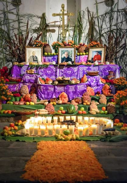 Day of the dead altar with pan de muerto and candles – Stock Editorial ...