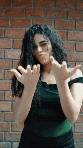 Elana No Limite GIF - Elana No Limite - Discover & Share GIFs