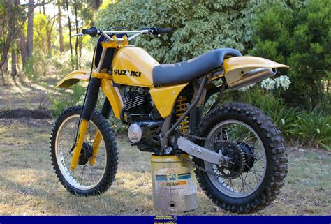 1983 Suzuki DR 250 S - Moto.ZombDrive.COM