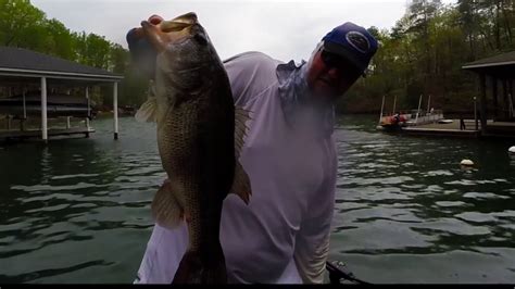 Catching BIG Springtime Bass on Smith Mountain Lake – Fishing Video