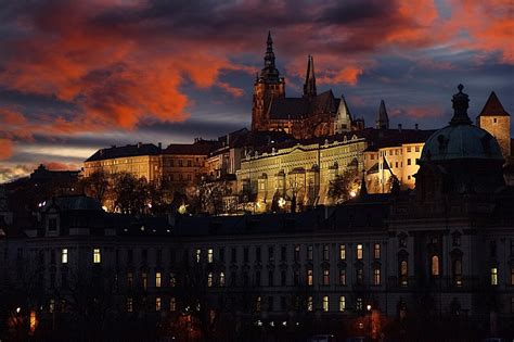 prague-castle-at-night – To do in Prague