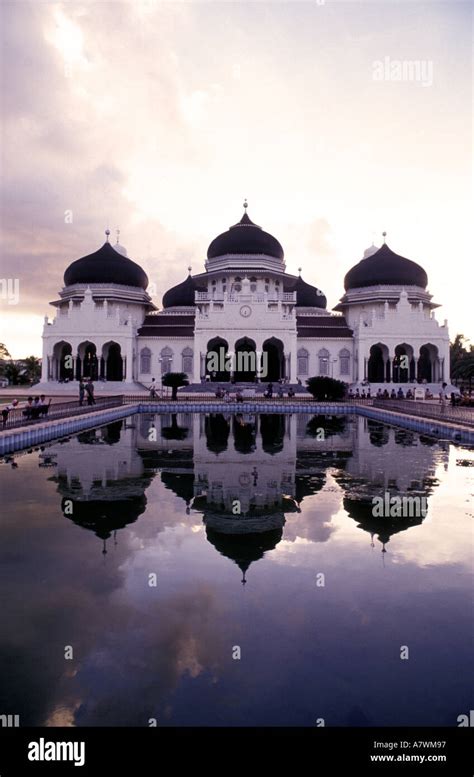 Baiturrahman grand mosque hi-res stock photography and images - Alamy